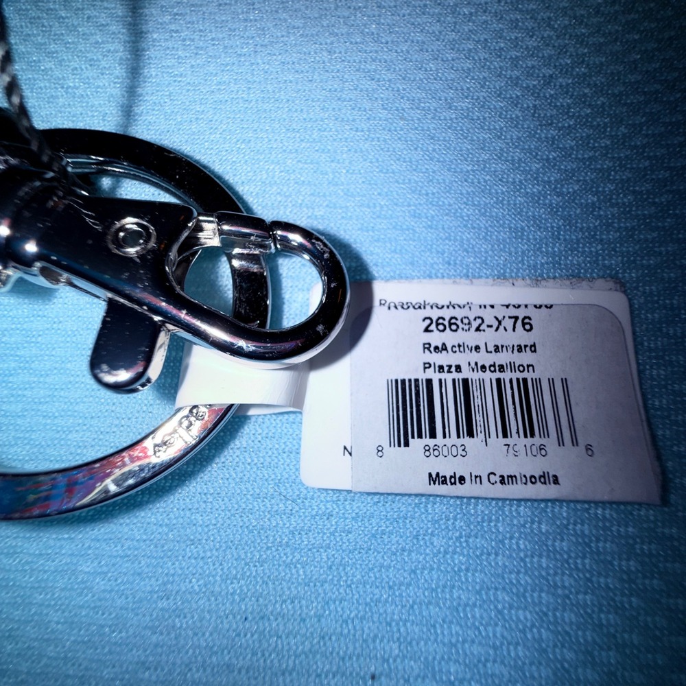 Vera Bradley ReActive Lanyard NEW Plaza Medallion Recycled Blue Black - Picture 4 of 4